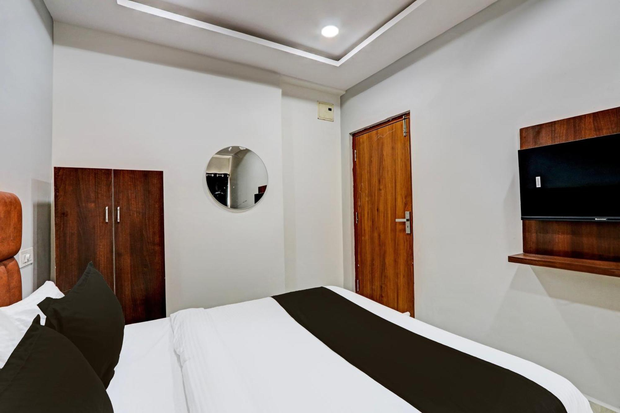Super Hotel O Lavish Tranquil 하이데라바드 외부 사진